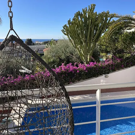 With Private Pool, Ocean & Mountain Views Vila *
