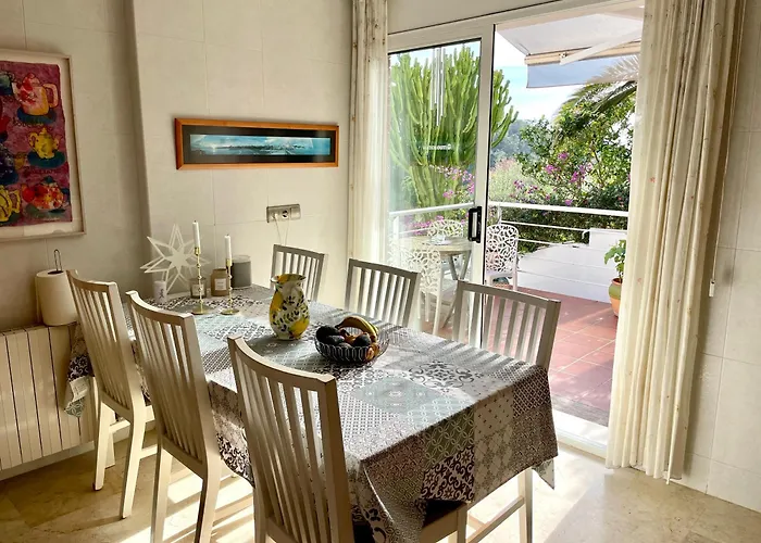 Villa With Private Pool, Ocean & Mountain Views *