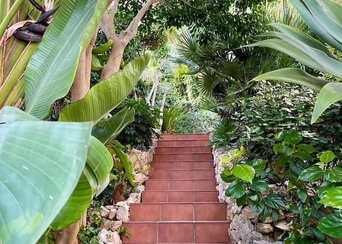 With Private Pool, Ocean & Mountain Views Villa *