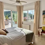 With Private Pool, Ocean & Mountain Views シッチェス