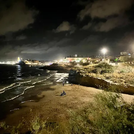 With Private Pool, Ocean & Mountain Views فيلة *