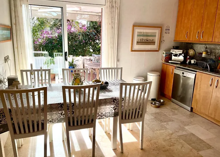 With Private Pool, Ocean & Mountain Views Sitges