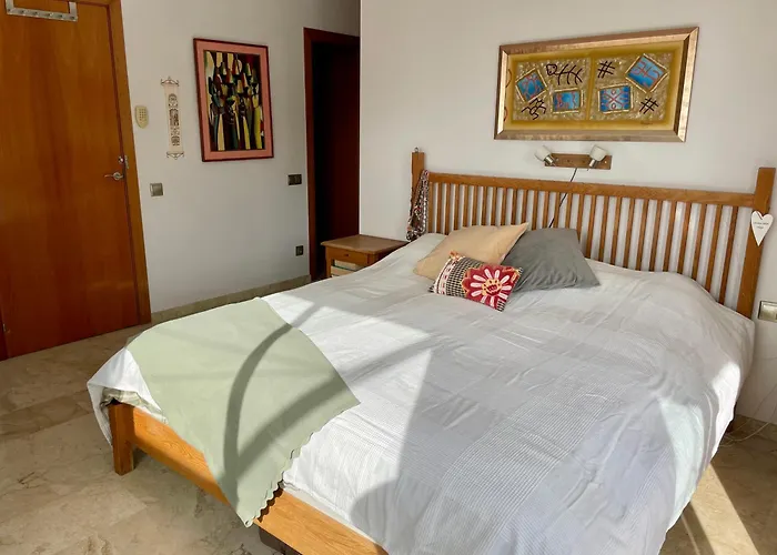 With Private Pool, Ocean & Mountain Views Сіджас