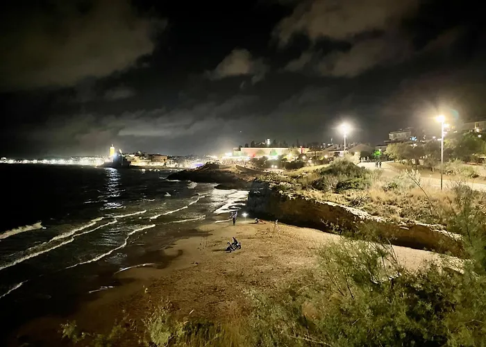 With Private Pool, Ocean & Mountain Views فيلة *