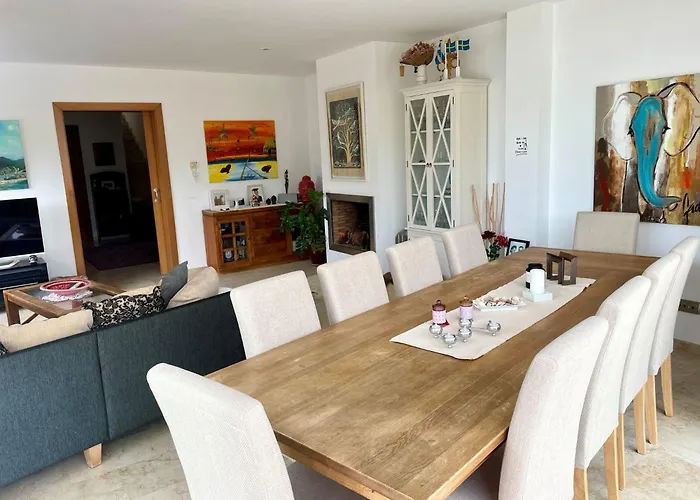 With Private Pool, Ocean & Mountain Views Вілла Сіджас